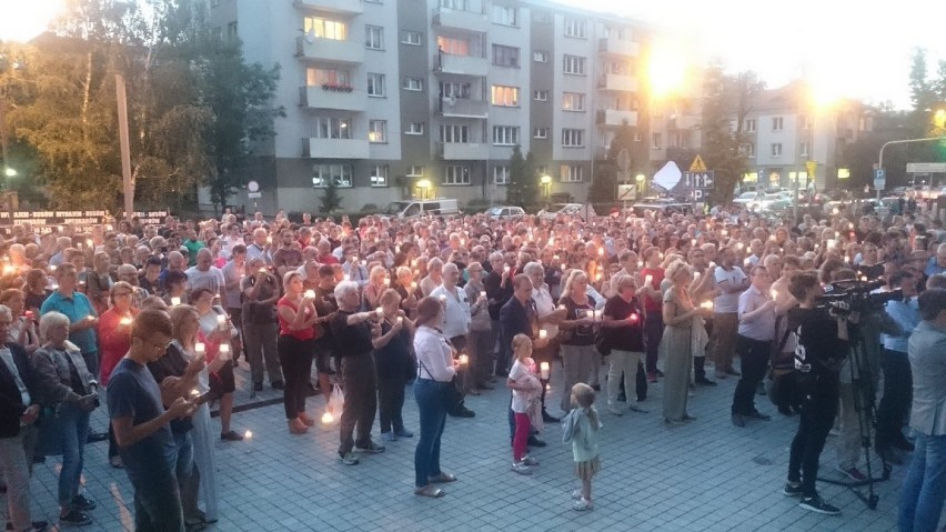 Mieszkańcy Katowic demonstrowali swój sprzeciw wobec reformy...
