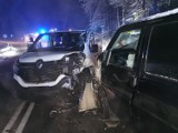 Wypadek pod Tarnowem. Dwa busy zderzyły się na DW 977 w Piotrkowicach. Droga była zablokowana [ZDJĘCIA]