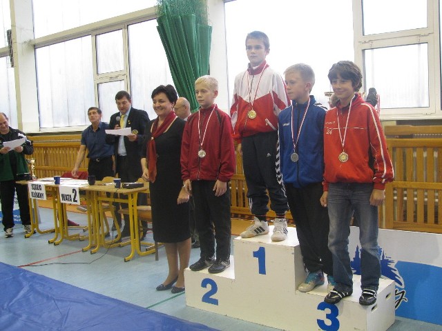 Artur Szczęsny (35 kg) na pierwszym miejscu podium