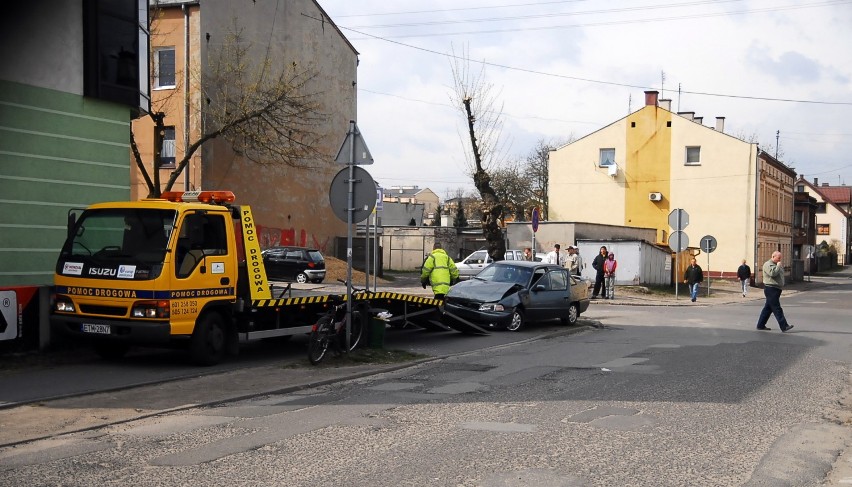 Wypadek na skrzyżowaniu ul. Piekarskiej z Joselewicza w Tomaszowie