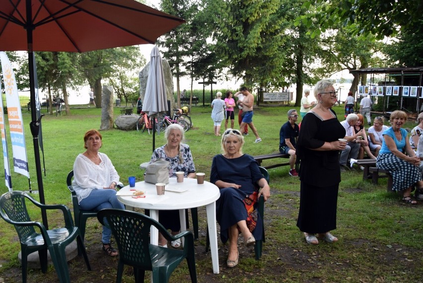 Na zakończenie Festiwalu teatralnego "Teatr pod gwiazdami" zagrał zespół 6 Bieg ze Stargardu