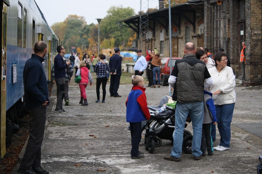 Pociąg turystyczny "Borowik" odwiedził zapomniane dworce w naszym powiecie [GALERIA]