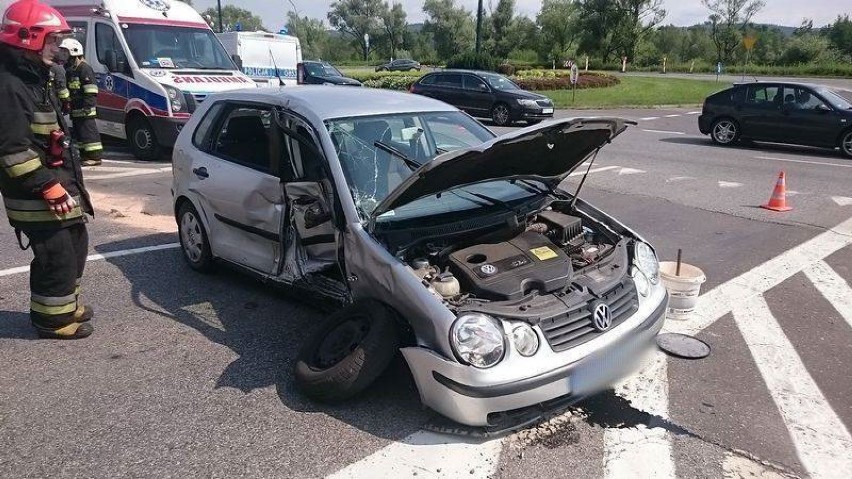 Nowy Sacz. Wypadek na al. Piłsudskiego. Trzy osoby ranne [ZDJĘCIA]