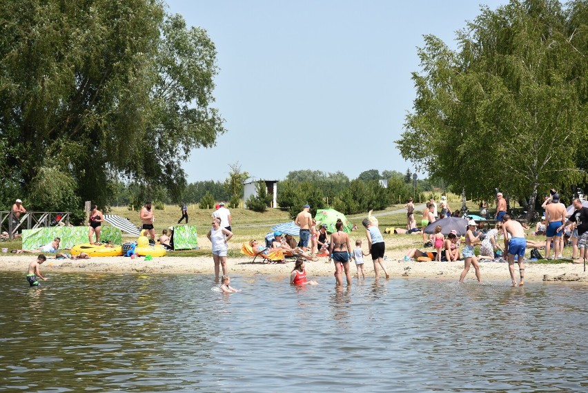 Ta upalna niedziela przyciągnęła setki mieszkańców nad zalew Żółtańce. Zobacz zdjęcia