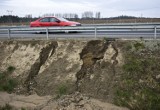 Na trasie S6 pojawiły się pierwsze wady. Sypie się podbudowa, a asfalt już nie jest gładki