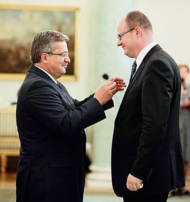 Paweł Adamowicz jest związany z samorządem od 1990 roku. Za tę pracę prezydent Bronisław Komorowski odznaczył go ostatnio orderem Polonia Restituta