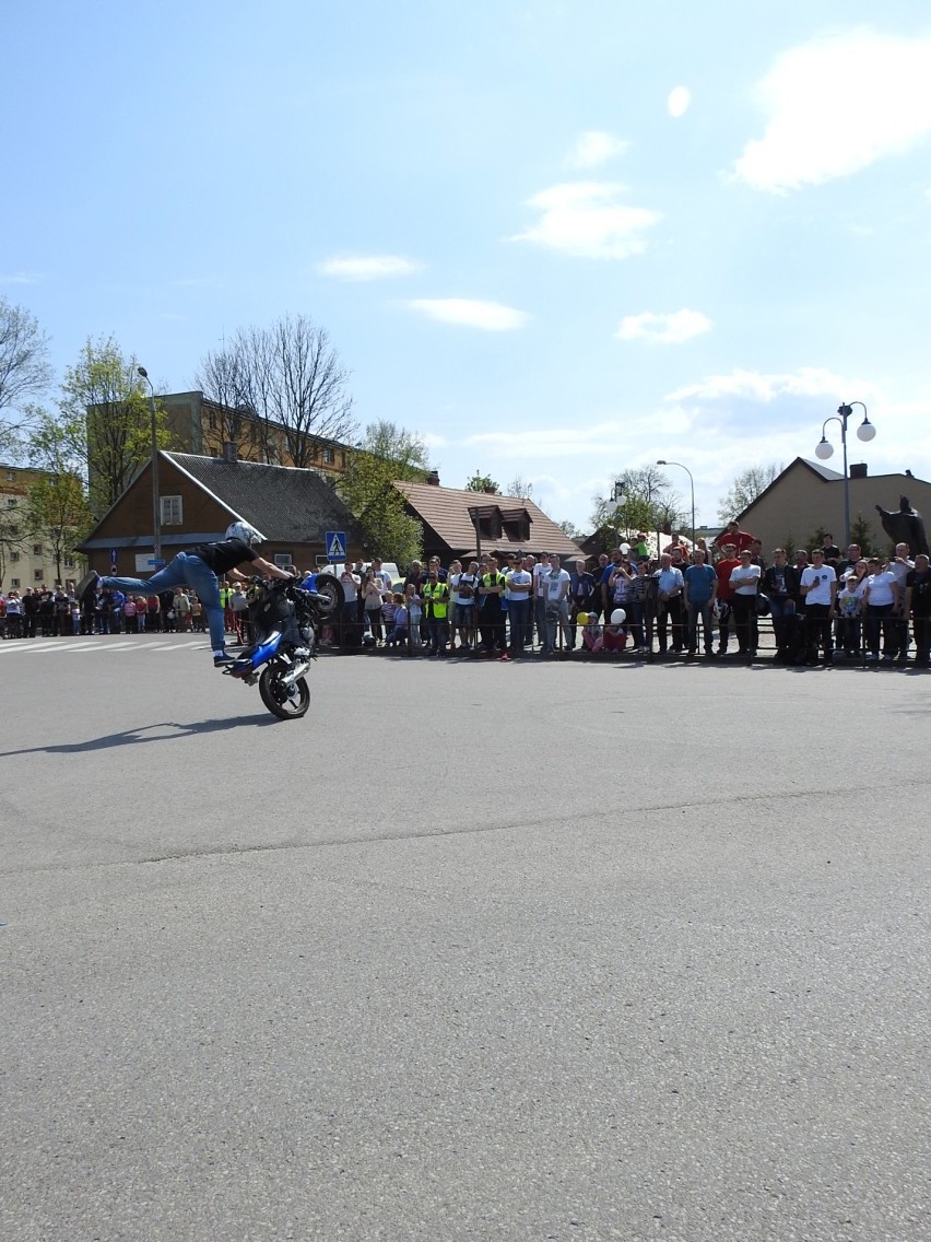 Ryk motorów i palenie gumy przed bazyliką - motocykliści otwierają sezon w Bielsku [ZDJĘCIA, WIDEO]