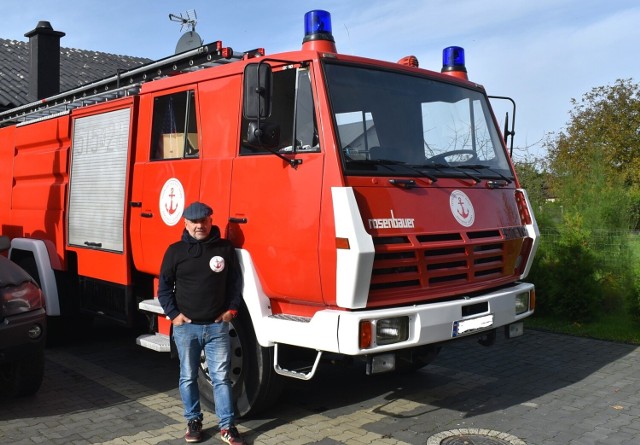 Kolejny transport banerów organizowany przez Krzysztofa Adamskiego zostanie przewieziony do Ukrainy samochodem strażackim, który także zostanie przekazany strażakom w rejonie Bakhmutu
