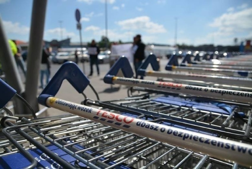 Drugie, mniejsze Tesco, przy ul. Wyszyńskiego w Zielonej...