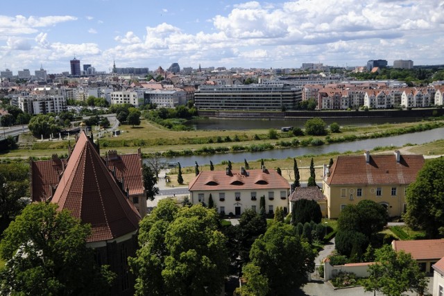 Zastanawialiście się kiedyś jak wygląda Poznań z góry? Panorama miasta robi niesamowite wrażenie! Nasz fotoreporter wspiął się na Bazylikę Archikatedralną św. Apostołów Piotra i Pawła. Widok zachwyca! 

Zobaczcie wyjątkowe zdjęcia Poznania --->