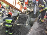 Gorzyce: Pracownik zginął pod zwałami ziemi i gliny podczas robót kanalizacyjnych [ZDJĘCIA]