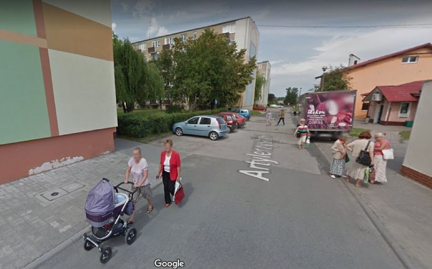 Mieszkańcy Barcina na zdjęciach Google Street View. Na...