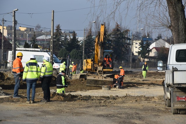 Prace przy przebudowie ulicy Lwowskiej na odcinku od wiaduktu kolejowego do szpitala św. Łukasza mają zakończyć się jesienią