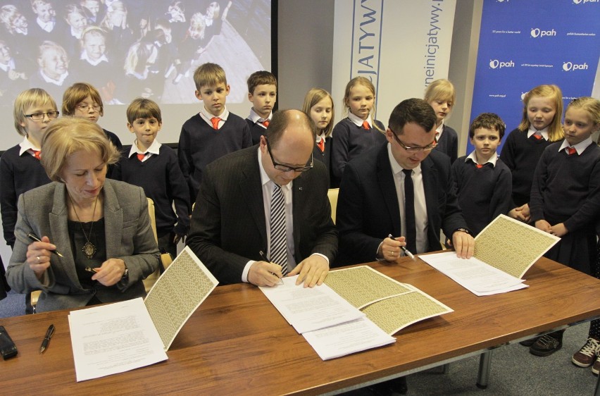 Podpisanie umowy na prowadzenie szkoły w Gdańsku Kokoszkach