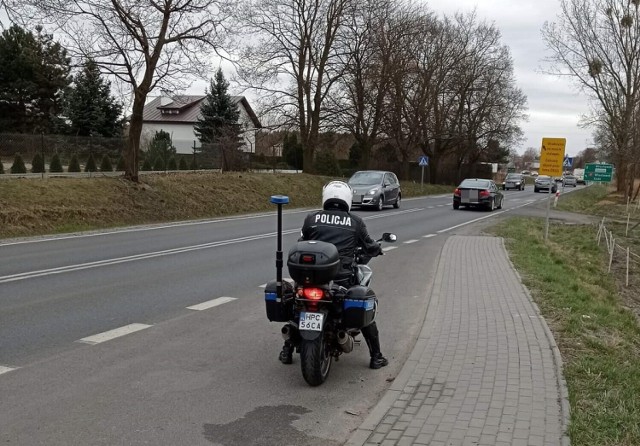 Do zdarzenia doszło w Bogucinie, gdy policjanci przemieszczali się na motocyklach służbowych w stronę Włocławka w celu obsługi zdarzenia drogowego