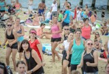 Zumba na plaży przy molo w Brzeźnie. Kolejna edycja niezwykłego tańca na piasku! Oto galeria naszego fotoreportera [zdjęcia]