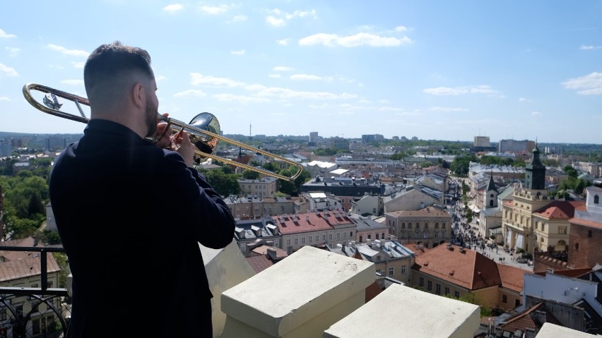 Lublin. „Warto się wsłuchać w rytm naszego miasta”. Wieża Trynitarska śpiewająco zaprasza mieszkańców i turystów. Zdjęcia