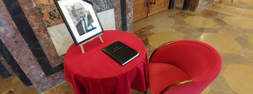 Księga kondolencyjna czeka w Pałacu Kultury Zagłębia