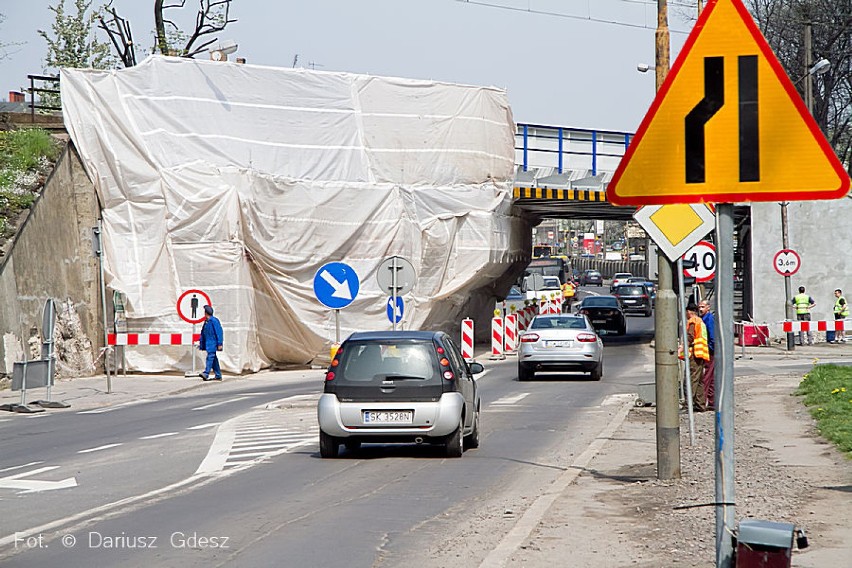 Trwa remont wiaduktu kolejowego nad ul. Wrocławską w...