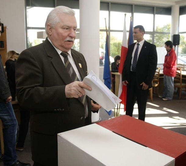 Lech Wałęsa komentuje wyniki wyborów, rządy premiera Tuska i koalicję PO - PSL