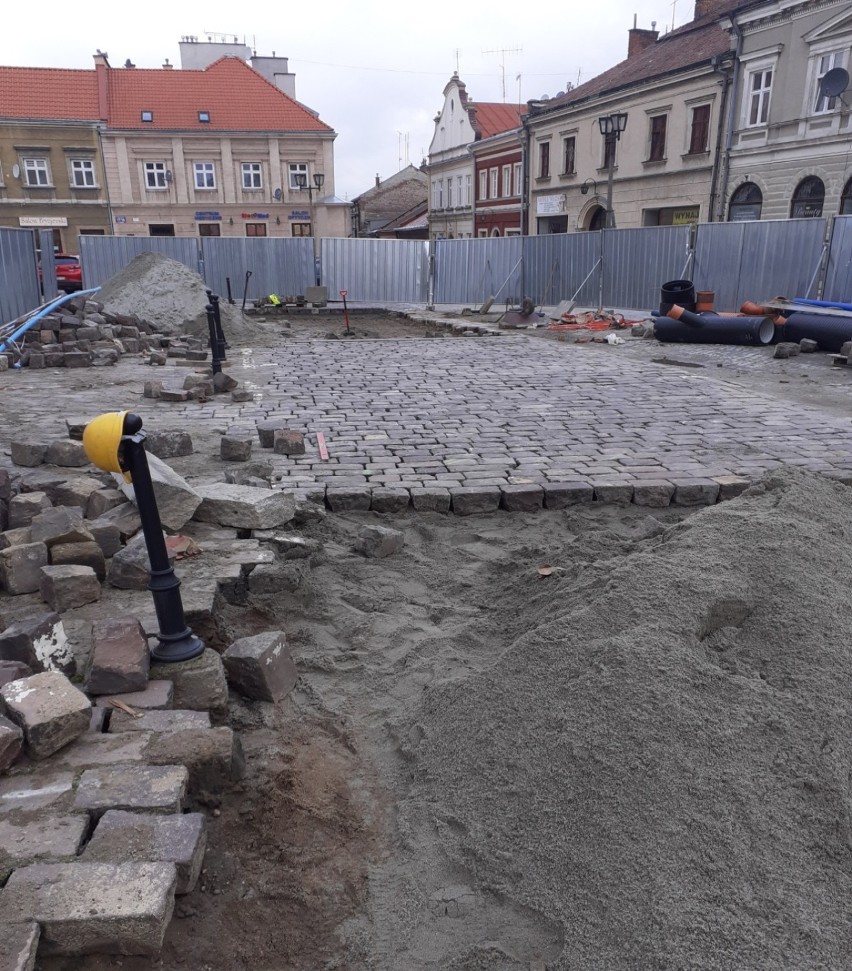 Zobacz jak zmienia się Rynek w Jarosławiu. Trwa jego remont [ZDJĘCIA]