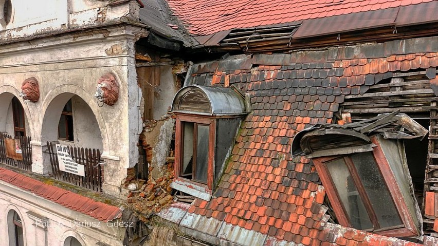 Wałbrzych: Lwi Gród - najstarszy budynek na Starym Zdroju bliski katastrofy budowlanej (ZDJĘCIA)