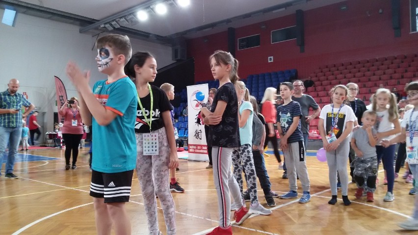 Dzieciniada 2019 w Rybniku! Ponad 200 dzieci gra, ćwiczy i bawi się w Boguszowicach