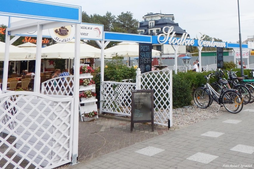 Słodkie Centrum znika z promenady. Czy to kultowe miejsce podzieli losy baru Gryf? Zobacz zdjęcia z kiedyś i dziś. Tak się zmienia miasto.