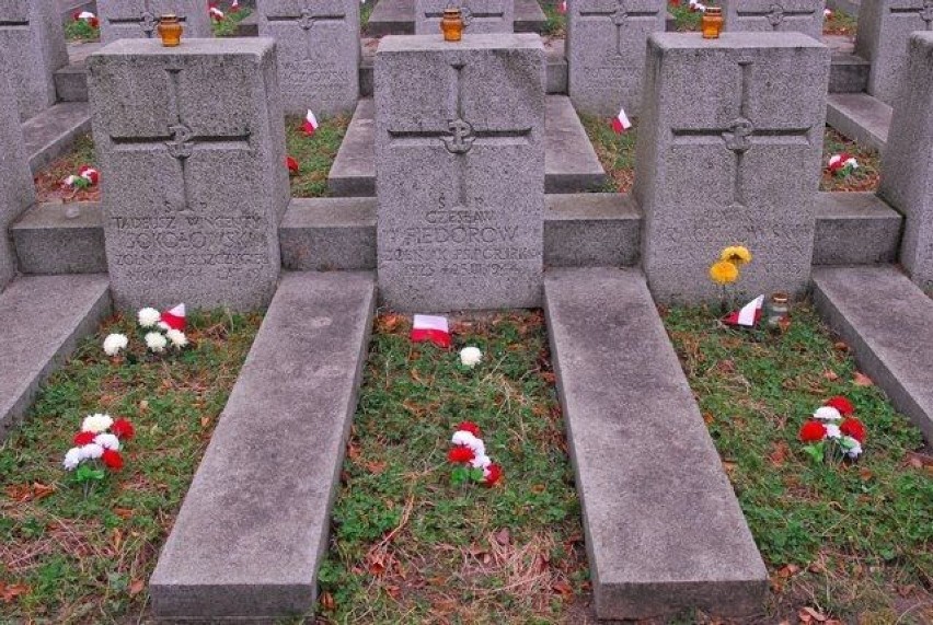 Groby żołnierzy.Fot.Mariusz Mazewski