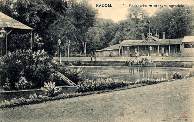 Stary Ogród w latach 20-tych ubiegłego wieku z altaną i stawem w części centralnej.