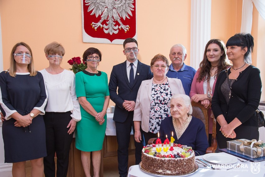 Twardogórzanka Stefania Kolczarek obchodziła setne urodziny. Były życzenia i urodzinowy tort!