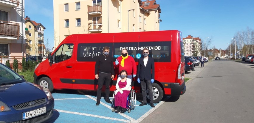 Wrocław dla Jezusa kupił autobus dla MPK. Będzie woził niepełnosprawnych mieszkańców miasta [ZDJĘCIA]