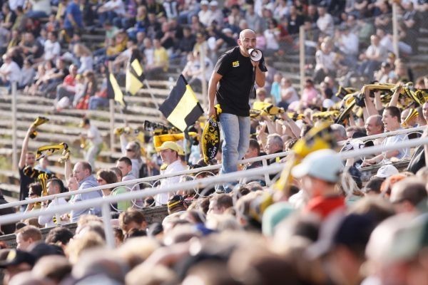 Poznański żużel, niestety, ma się coraz gorzej. Klub zajmuje ostatnie miejsce w tabeli pierwszej ligi, ma problemy finansowe, a teraz został jeszcze bez stadionu