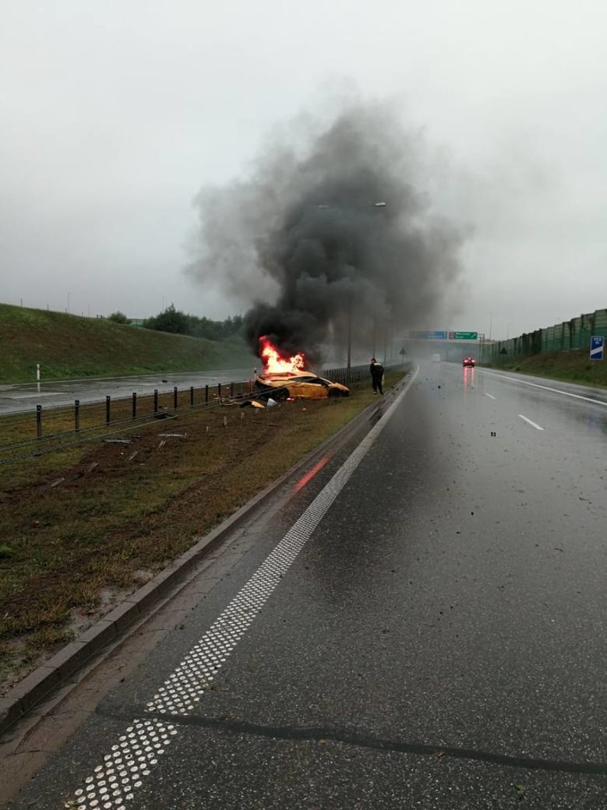 Wypadek na A1. Spłonęło luksusowe lamborghini. Zobaczcie zdjęcia