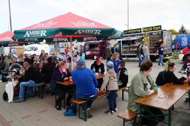 Festiwal smaków food trucków odbywa się już w ponad 30 miastach w całej Polsce. W ten weekend (28-29 września) food trucki zjechały do Poznania. Wielka Szama odbywa się koło stadionu przy ul. Bułgarskiej.