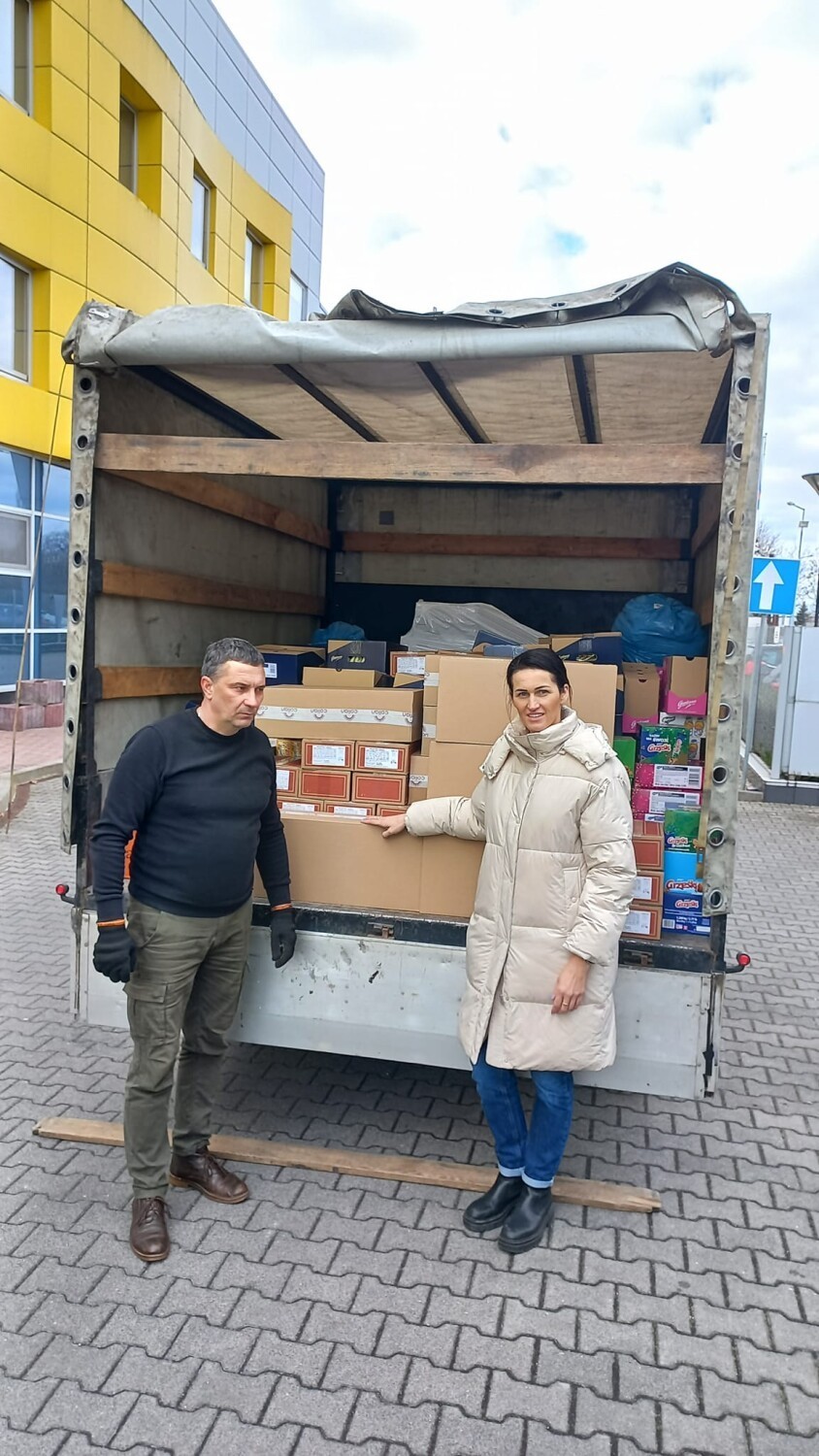 Blisko dwie tony darów wyjechało z powiatu kaliskiego na Ukrainę. ZDJĘCIA