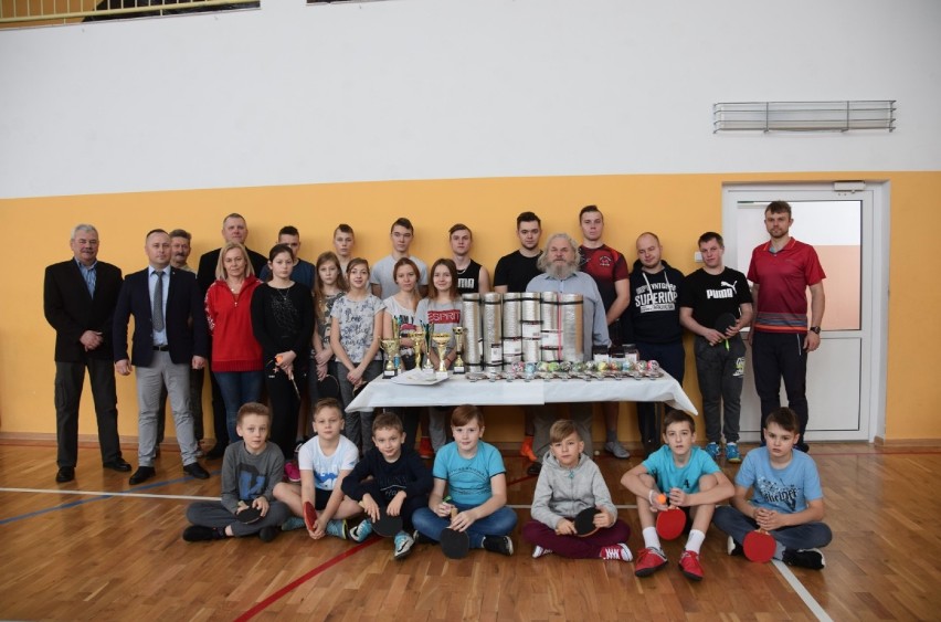 Turniej tenisa stołowego w Przerośli. Grali dzieci, młodzież i dorośli (zdjęcia)