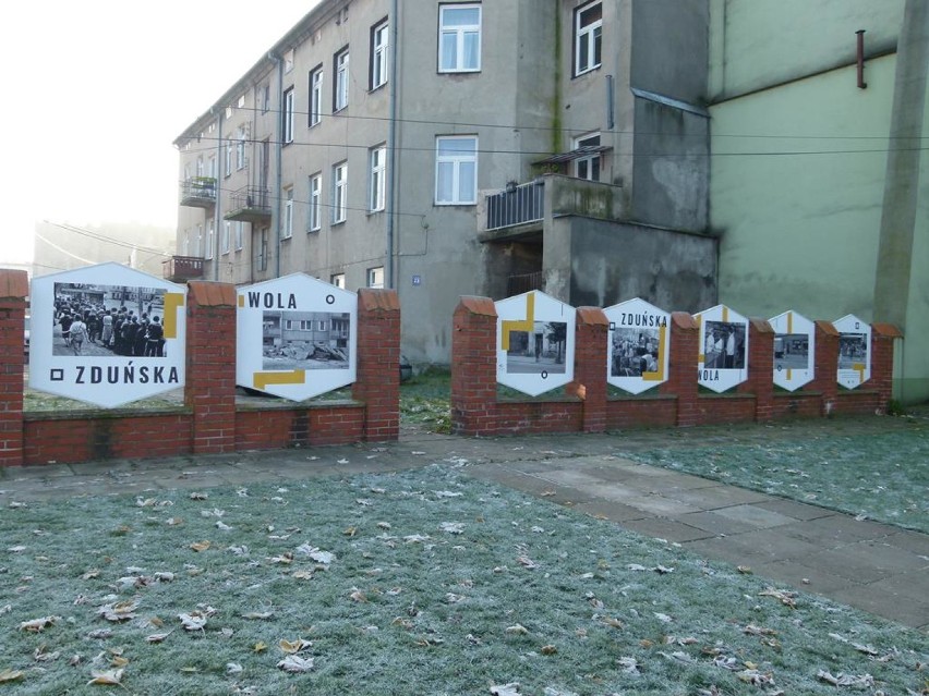 W centrum Zduńskiej Woli stanął oryginalny płot