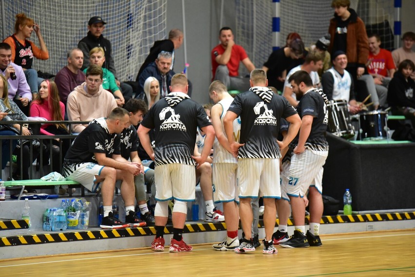 MKS Sokół Basketball Żary pokonał WSTK Wschowa 94:84.