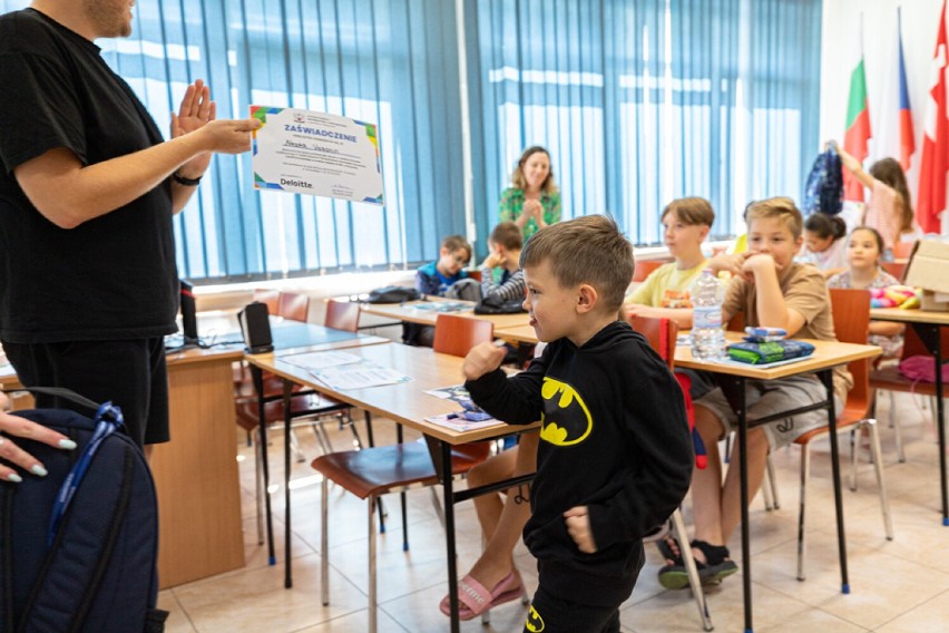Dyplomy i wyprawki szkolne dla ukraińskich dzieci