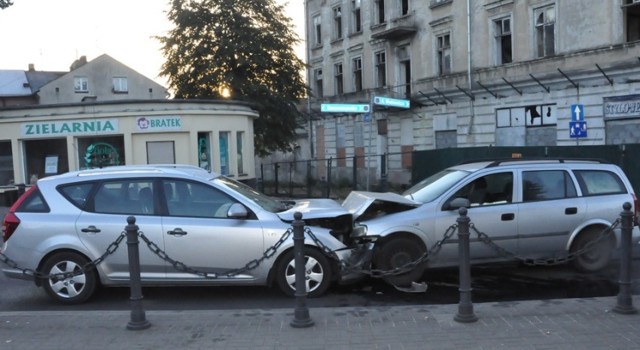 Oplem Astra w policyjny radiowóz