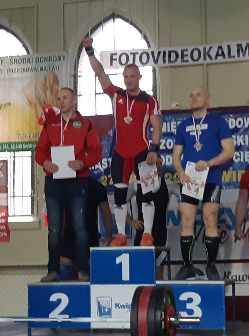 Mamy złoto!!! Zawodnik LKS Żuławy zdobył złoty medal na Międzynarodowych Mistrzostwach Polski Masters w Podnoszeniu Ciężarów