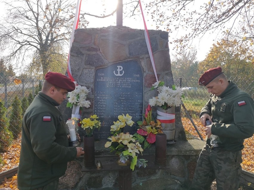Żołnierze 25. Brygady Kawalerii Powietrznej w Tomaszowie porządkowali miejsca pamięci [ZDJĘCIA]