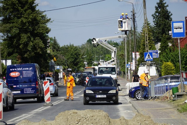 Prace przy budowie przejazdu na granicy Poznania i Plewisk nie będą w najbliższych dniach źródłem jedynych utrudnień drogowych.