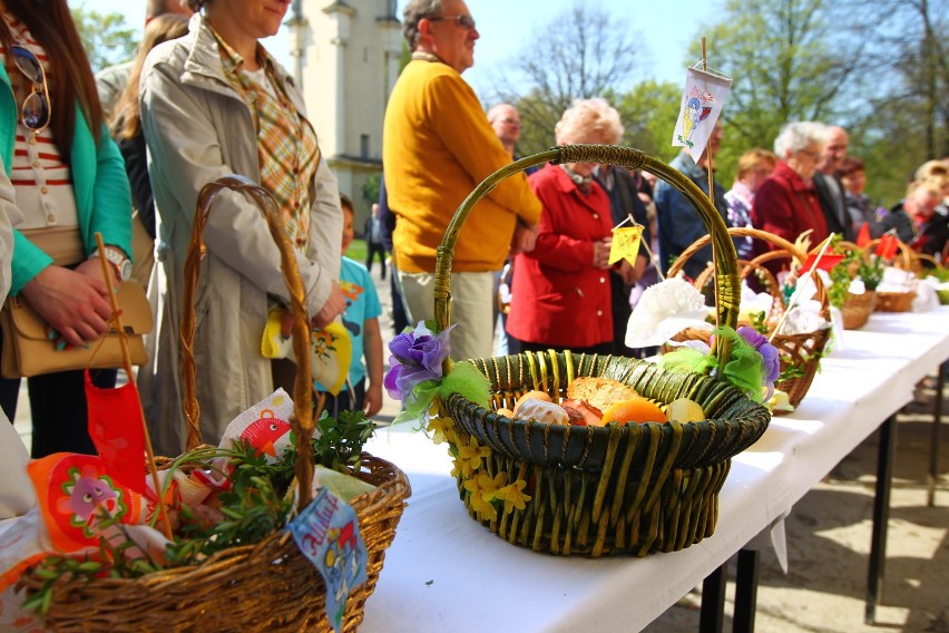 Wielka Sobota w Poznaniu: Wierni święcą pokarmy