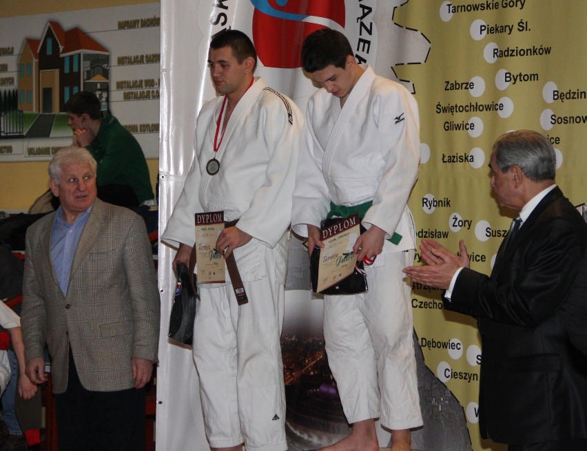 Zawodnicy tarnogórskiej &quot;Ahinsy&quot; i &quot;Dwójki&quot; przywieźli medale z Mistrzostw Śląska w dżudo