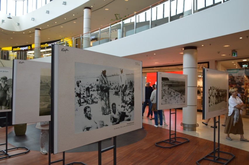 W Galerii Klif otwarto wystawę o życiu towarzyskim na gdyńskiej plaży w latach 20. i 30. ZDJĘCIA 