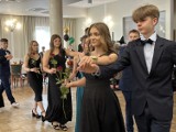 Bal ósmych klas Szkoły Podstawowej nr 1 w Bełchatowie. Młodzież bawiła się w restauracji Kubuś FOTO, VIDEO