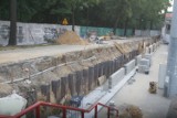 Stadion w Rybniku: Trwa budowa muru okalającego obiekt