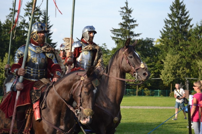 Husaria pod Jasną Górą. Konie, kopie, damy i rycerze dla pielgrzymów i częstochowian [ZDJĘCIA]